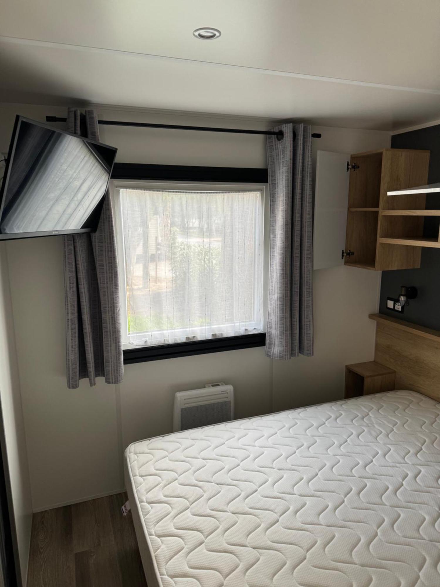 Mobilhome Camping Le Bosc Сен-Киприен Екстериор снимка